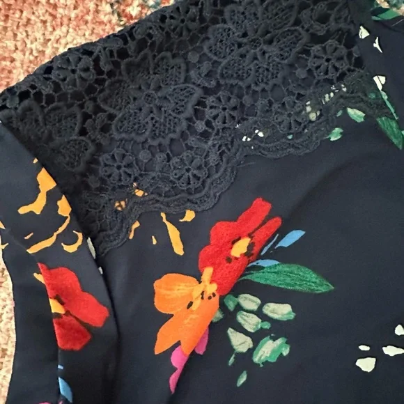 Fortune + Ivy (stitch fix) like new medium navy floral top - Picture 3 of 4